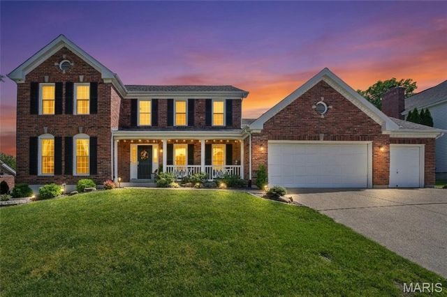 5725 Biddeford Drive, St Louis, MO 63128