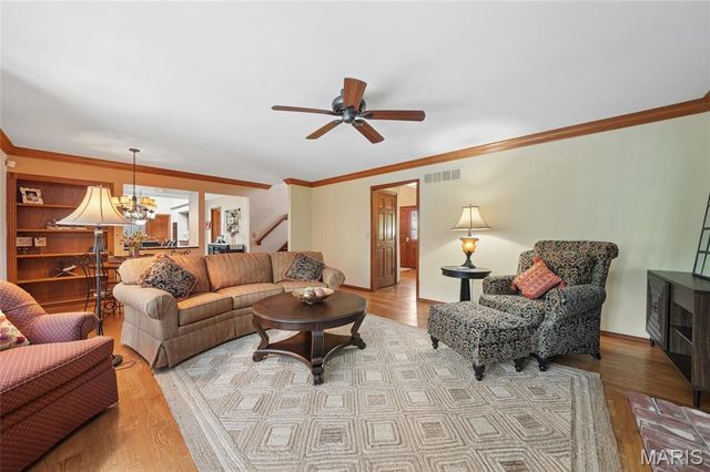 5725 Biddeford Drive, St Louis, MO 63128