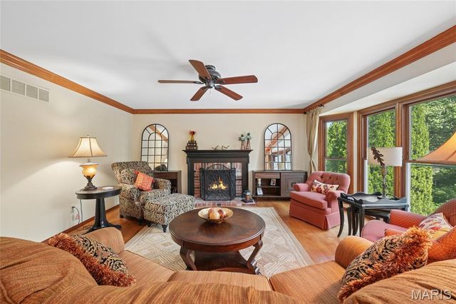 5725 Biddeford Drive, St Louis, MO 63128