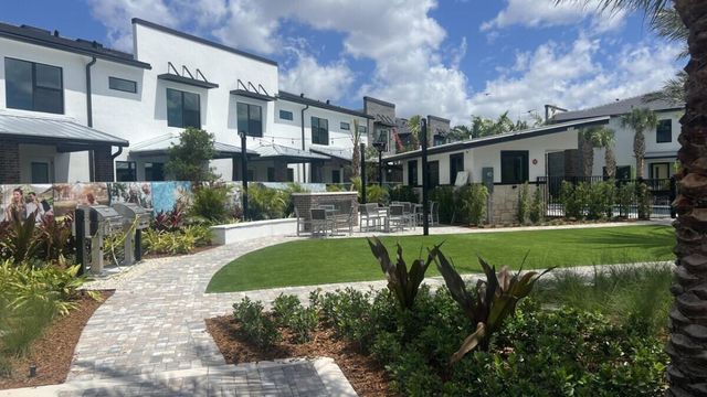 8345 NW 7th Place, Plantation, FL 33324