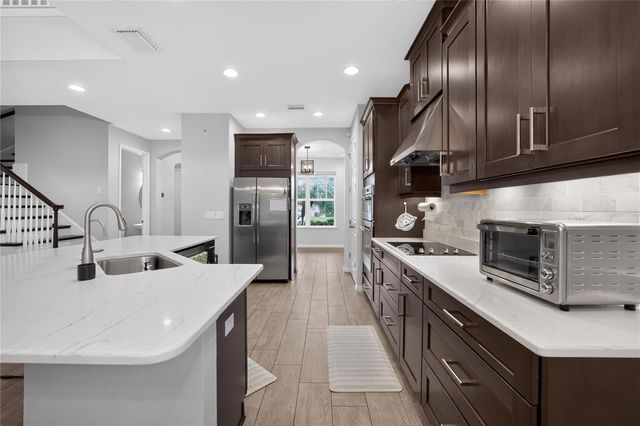 8016 MARBELLA CREEK AVENUE, Tampa, FL 33625