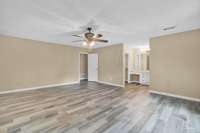 5036 Hamilton Ln, Pace, FL 32571