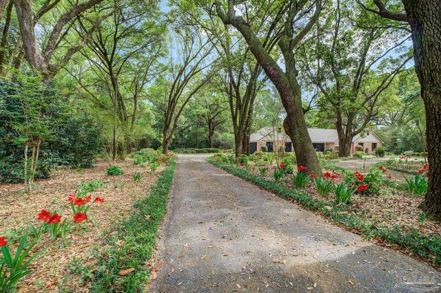 5036 Hamilton Ln, Pace, FL 32571