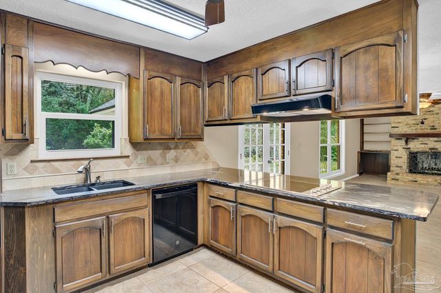 5036 Hamilton Ln, Pace, FL 32571