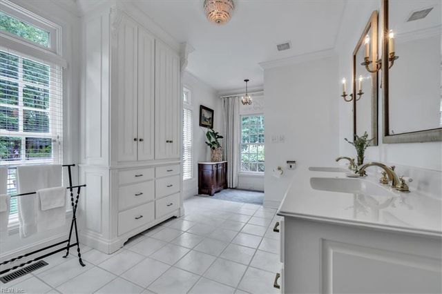 13370 Col Hogan LN, Carrollton, VA 23314
