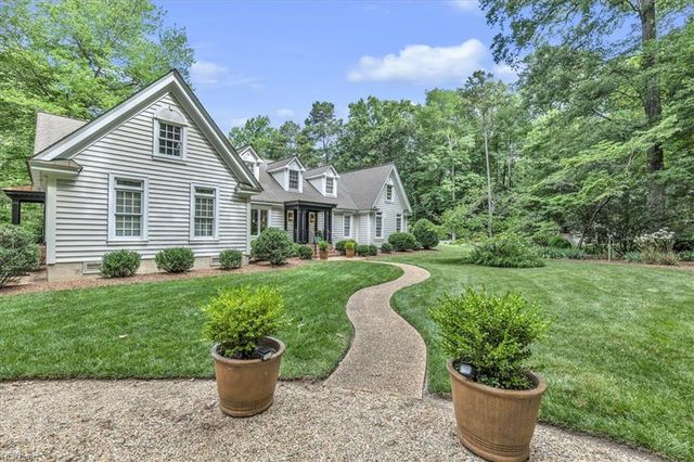 13370 Col Hogan LN, Carrollton, VA 23314
