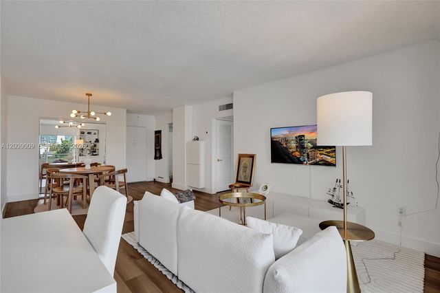 400 Kings Point Dr 418, Sunny Isles Beach, FL 33160