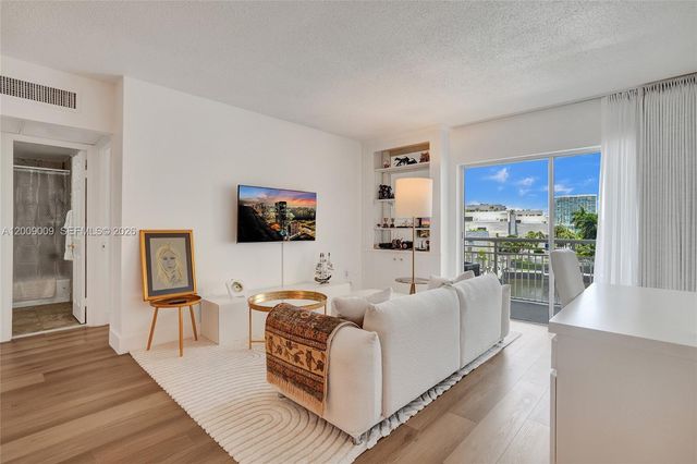 400 Kings Point Dr 418, Sunny Isles Beach, FL 33160