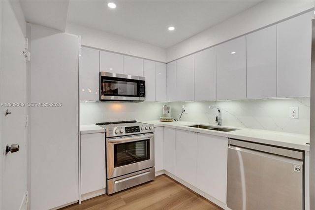 400 Kings Point Dr 418, Sunny Isles Beach, FL 33160