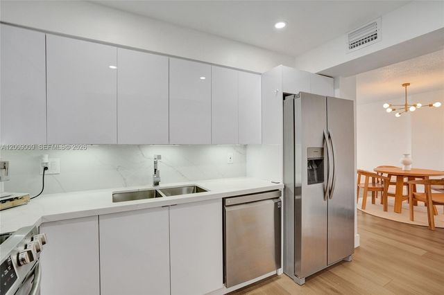 400 Kings Point Dr 418, Sunny Isles Beach, FL 33160