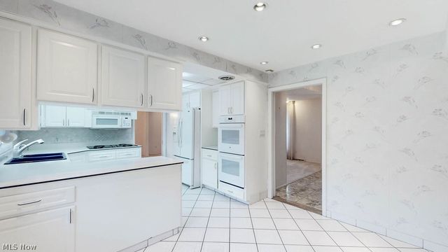 25451 Hilltop Drive, Beachwood, OH 44122