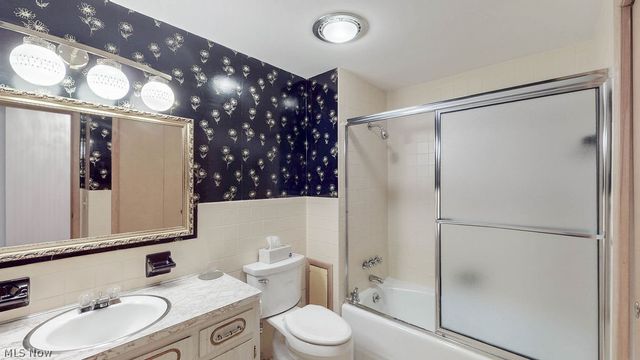 25451 Hilltop Drive, Beachwood, OH 44122