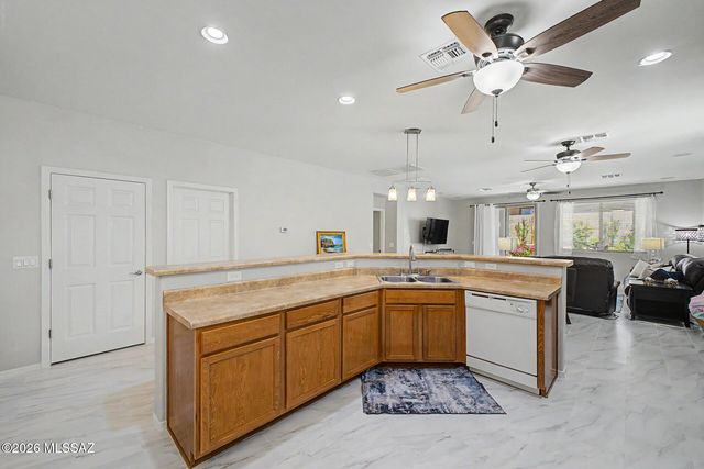 13898 N Swift Spear Drive, Marana, AZ 85658