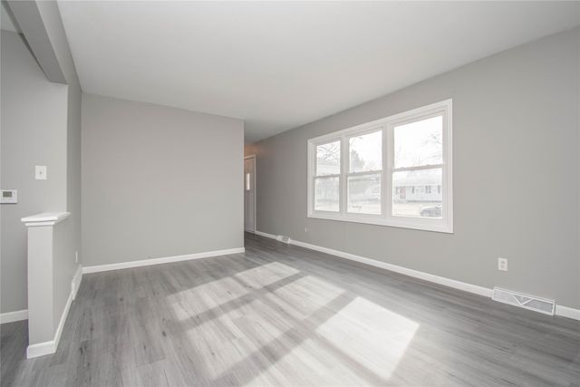 195 Gray Avenue, Waukee, IA 50263