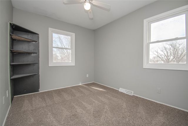 195 Gray Avenue, Waukee, IA 50263