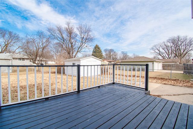 195 Gray Avenue, Waukee, IA 50263