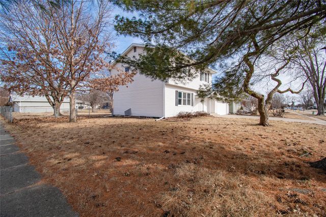 195 Gray Avenue, Waukee, IA 50263