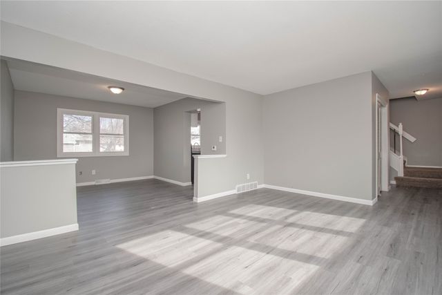 195 Gray Avenue, Waukee, IA 50263