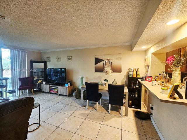 8401 W Sample Rd 10, Coral Springs, FL 33065