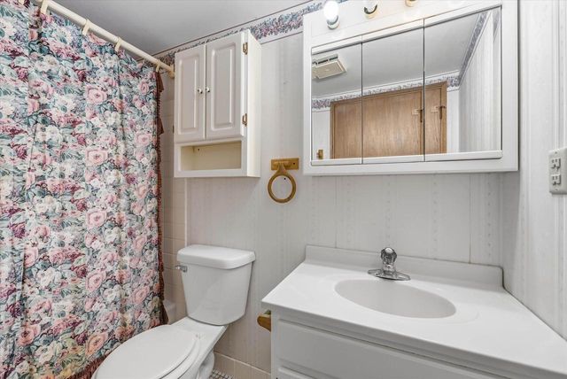 7475 Brookhaven DRIVE, West Bend, WI 53090