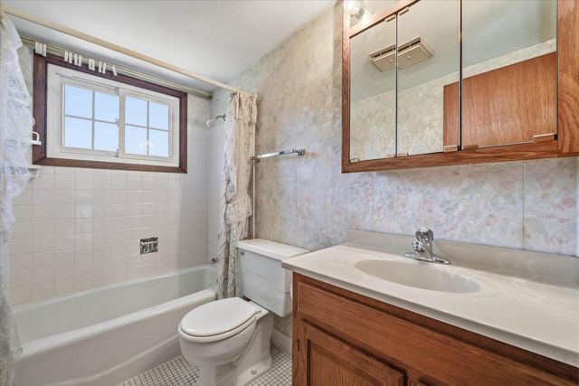 7475 Brookhaven DRIVE, West Bend, WI 53090