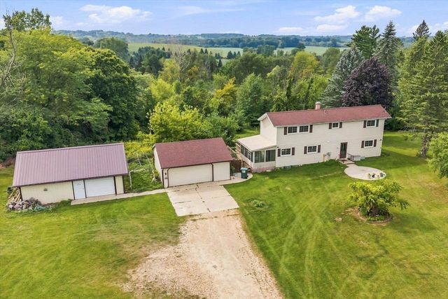 7475 Brookhaven DRIVE, West Bend, WI 53090