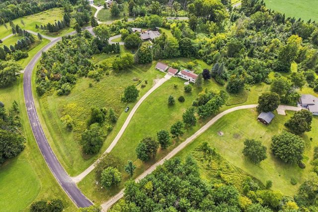 7475 Brookhaven DRIVE, West Bend, WI 53090