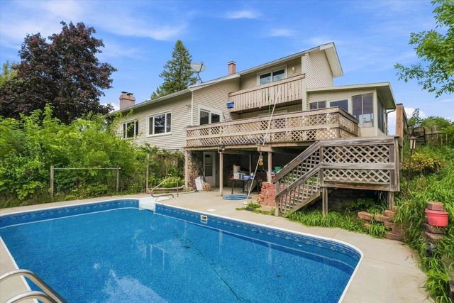 7475 Brookhaven DRIVE, West Bend, WI 53090