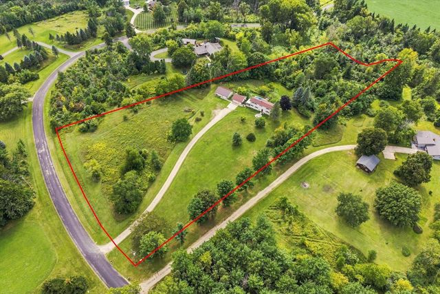 7475 Brookhaven DRIVE, West Bend, WI 53090