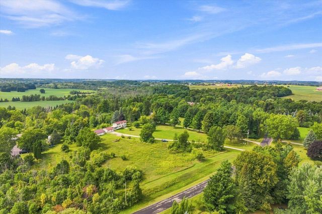 7475 Brookhaven DRIVE, West Bend, WI 53090