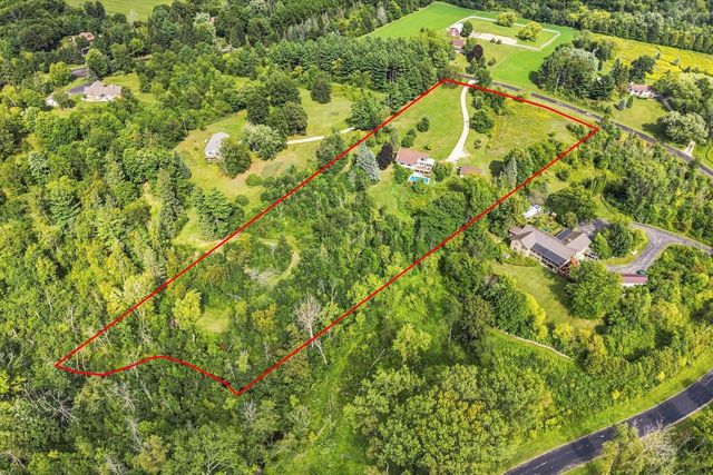 7475 Brookhaven DRIVE, West Bend, WI 53090