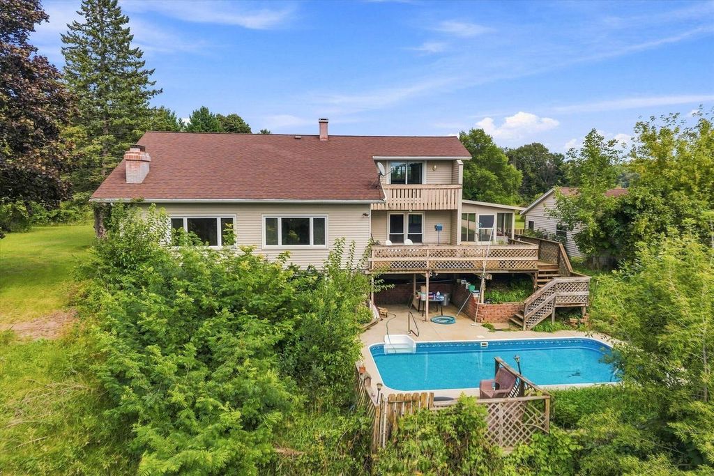 7475 Brookhaven DRIVE, West Bend, WI 53090