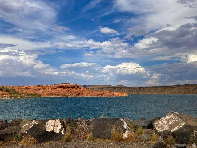 5294 W 3200 S, Hurricane, UT 84737