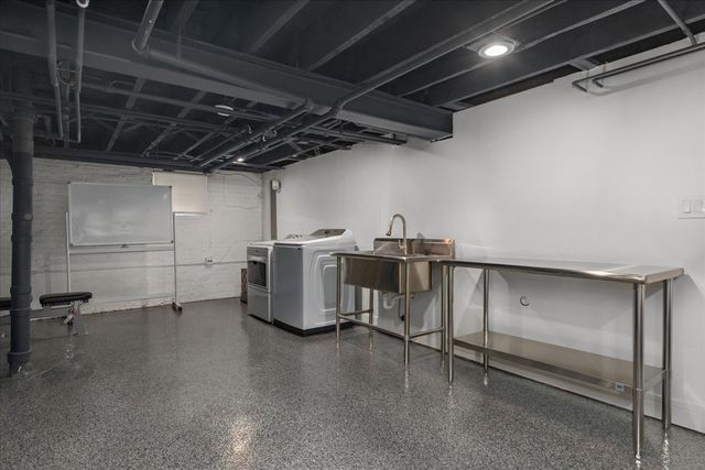 2087 W Greenleaf Avenue, Chicago, IL 60645