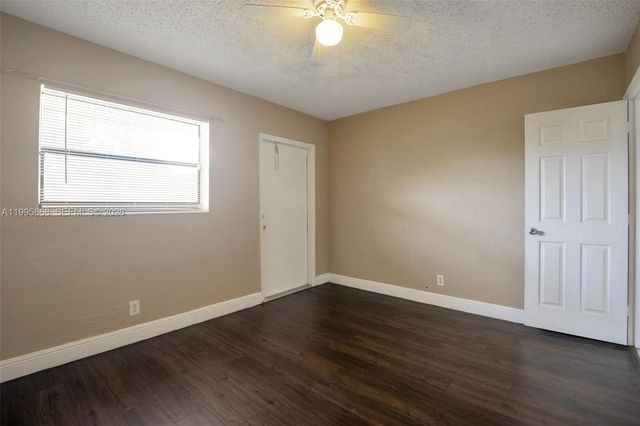 4061 N Dixie Hwy 29, Oakland Park, FL 33334