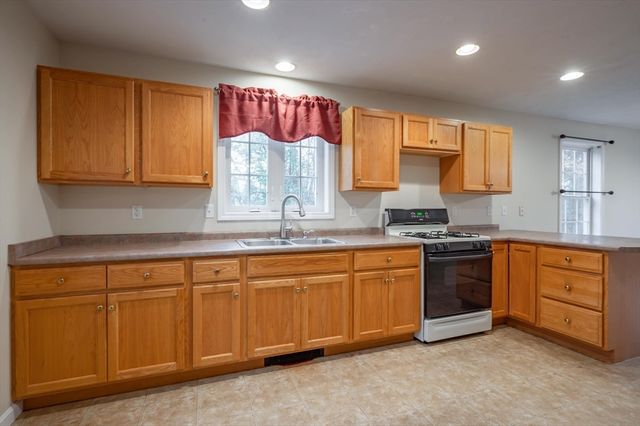 55 Sweet Hill Rd, Plaistow, NH 03865