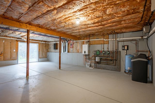 55 Sweet Hill Rd, Plaistow, NH 03865