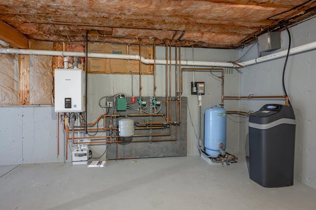 55 Sweet Hill Rd, Plaistow, NH 03865