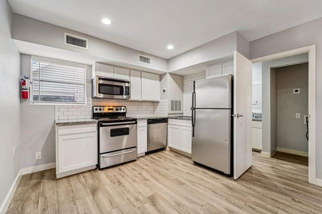 2807 Beauchamp Street 16, Houston, TX 77009