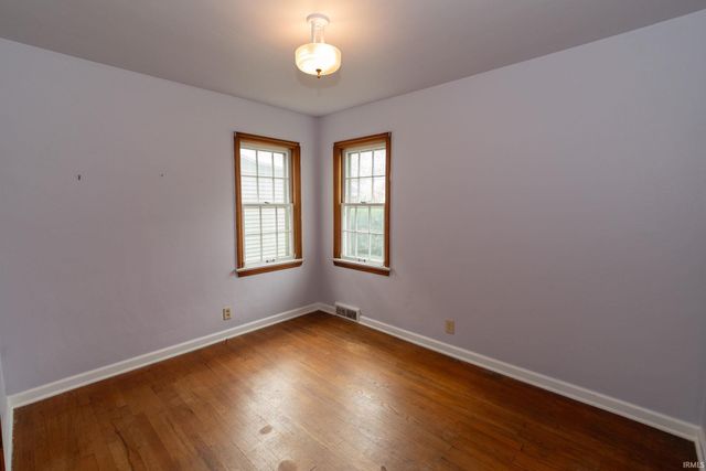 433 Studebaker Street, Mishawaka, IN 46545