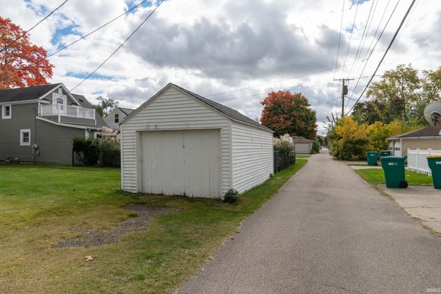 433 Studebaker Street, Mishawaka, IN 46545