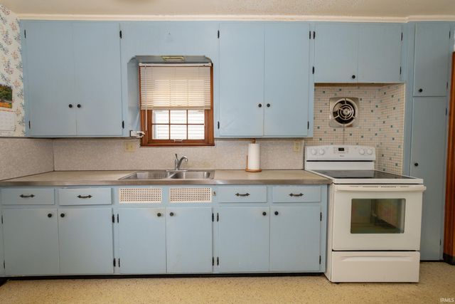 433 Studebaker Street, Mishawaka, IN 46545