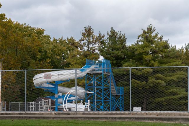 433 Studebaker Street, Mishawaka, IN 46545