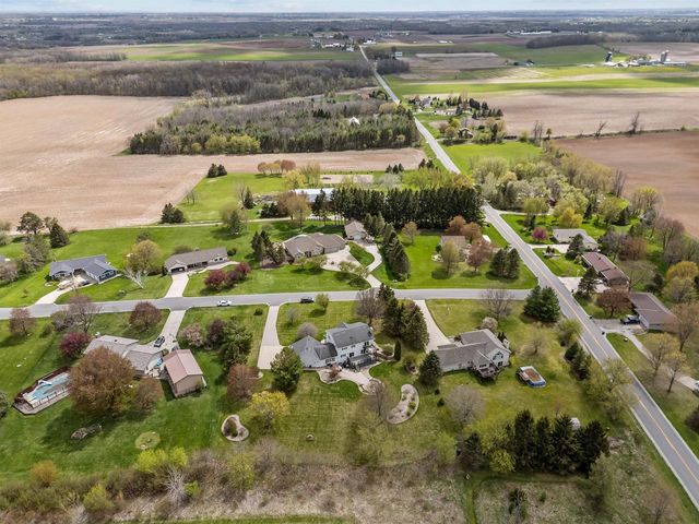 W8078 HILLCREST COURT, Hortonville, WI 54944
