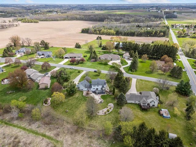 W8078 HILLCREST COURT, Hortonville, WI 54944