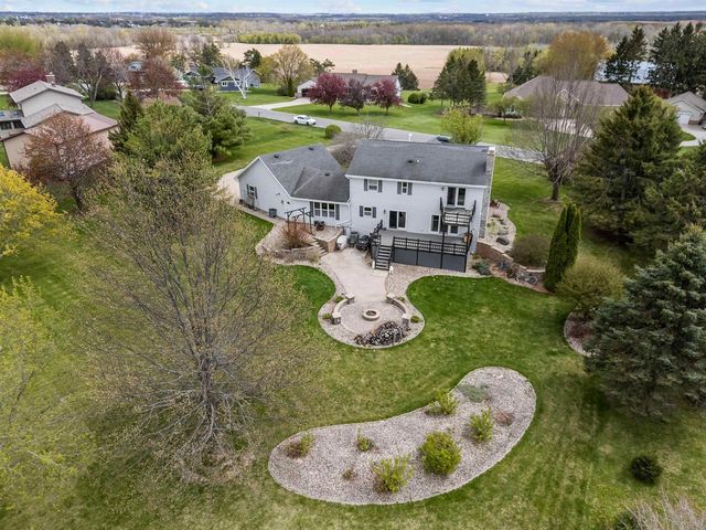 W8078 HILLCREST COURT, Hortonville, WI 54944