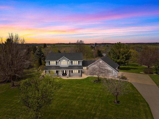 W8078 HILLCREST COURT, Hortonville, WI 54944