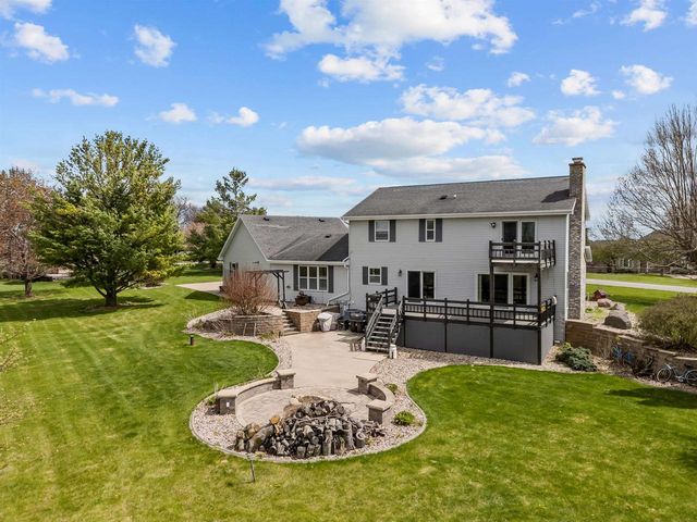 W8078 HILLCREST COURT, Hortonville, WI 54944