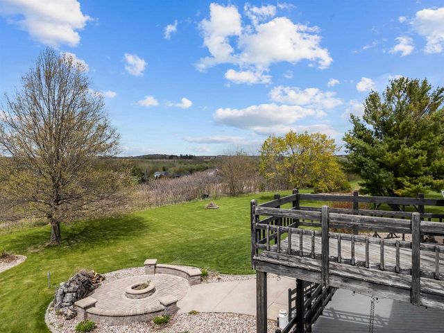 W8078 HILLCREST COURT, Hortonville, WI 54944
