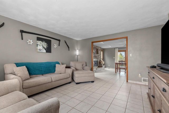 W8078 HILLCREST COURT, Hortonville, WI 54944